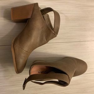 closed toe heel